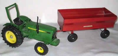 june farm toys 11 058.jpg (312522 bytes)