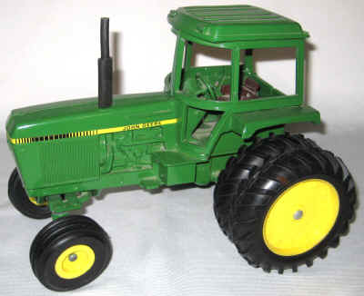 june farm toys 10 043.jpg (367462 bytes)