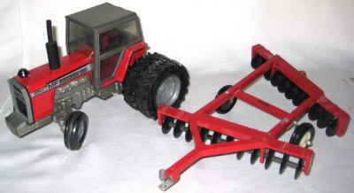 june farm toys 10 051.jpg (404435 bytes)