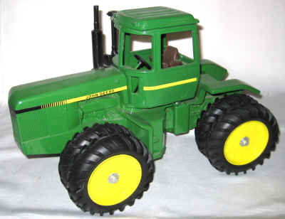 june farm toys 10 101.jpg (425126 bytes)