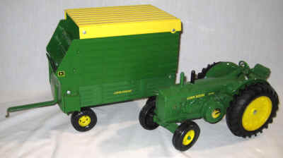 nov 21 farm toys 2 075.jpg (320981 bytes)