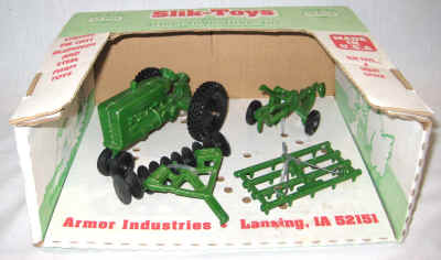 nov 21 farm toys 2 118.jpg (368846 bytes)