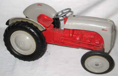 nov 21 farm toys 4 067.jpg (223542 bytes)