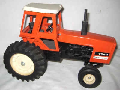 dec 10 farm toys 3 246.jpg (300377 bytes)