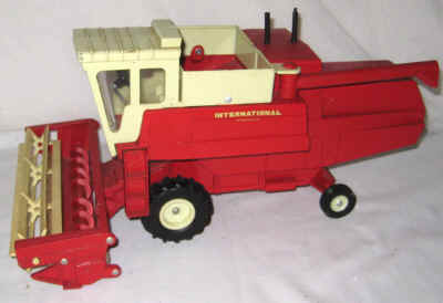 dec 3 farm toys 144.jpg (202471 bytes)