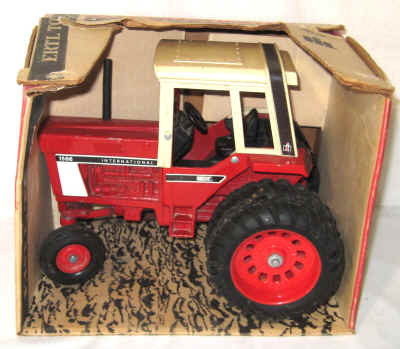 dec 3 farm toys 2 034.jpg (287361 bytes)