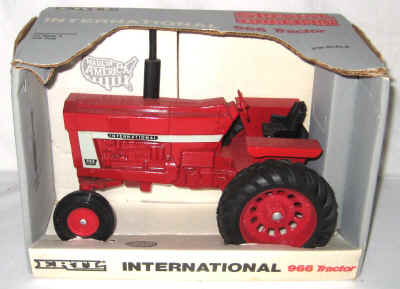 dec 3 farm toys 2 071.jpg (247239 bytes)