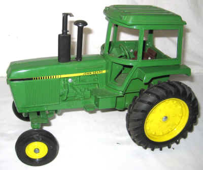 dec 3 farm toys 447.jpg (301282 bytes)